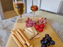 A simple lunch in the kitchen. Had to taste the Italian beer, not only the wine. Moretti is a good choice.