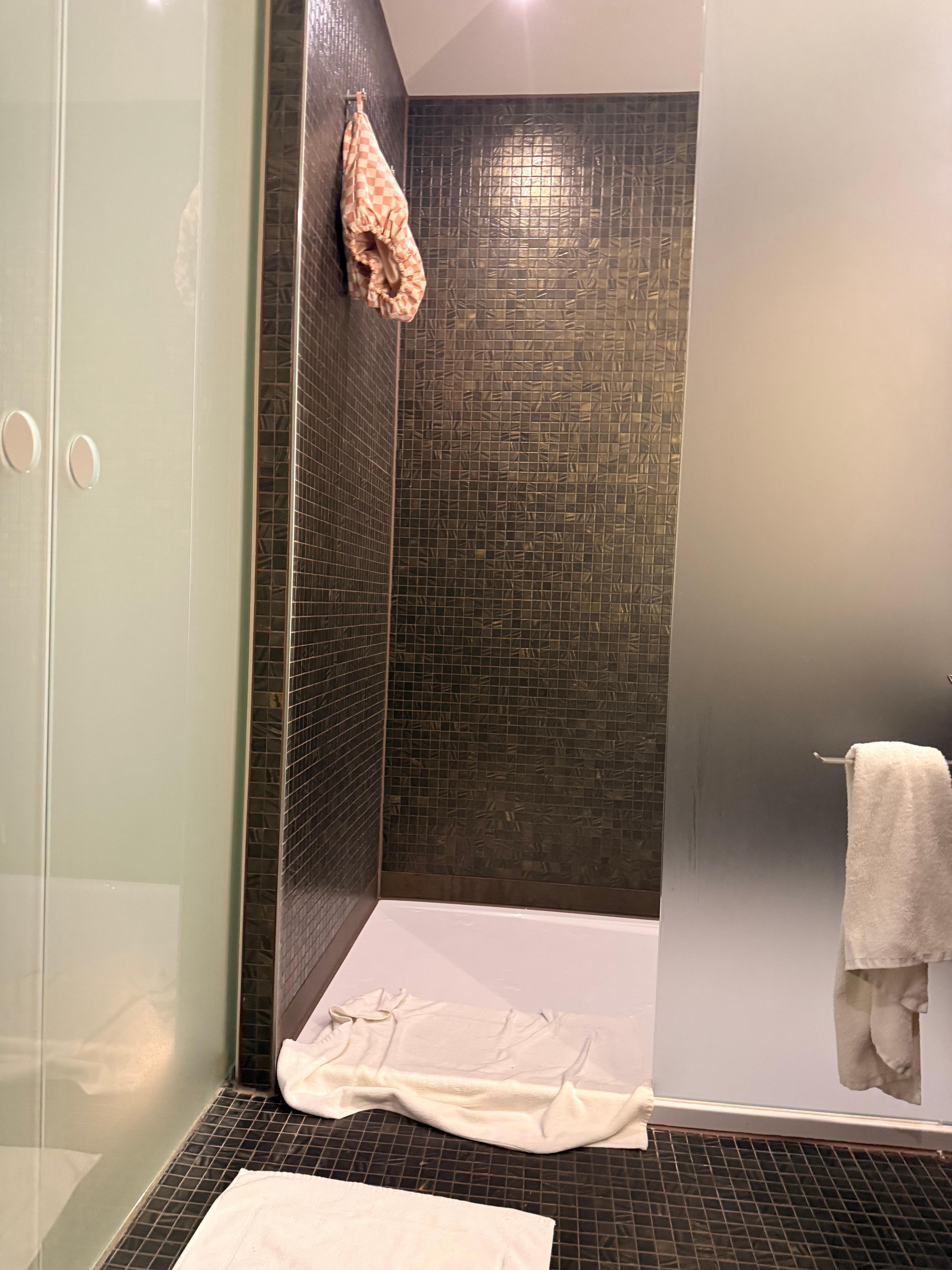 No shower door or shower curtain or really anyway to contain the water in the shower stall. 