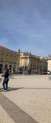 Square with Rua Augusta Arch central