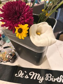 We stayed to celebrate a
b🎈day!