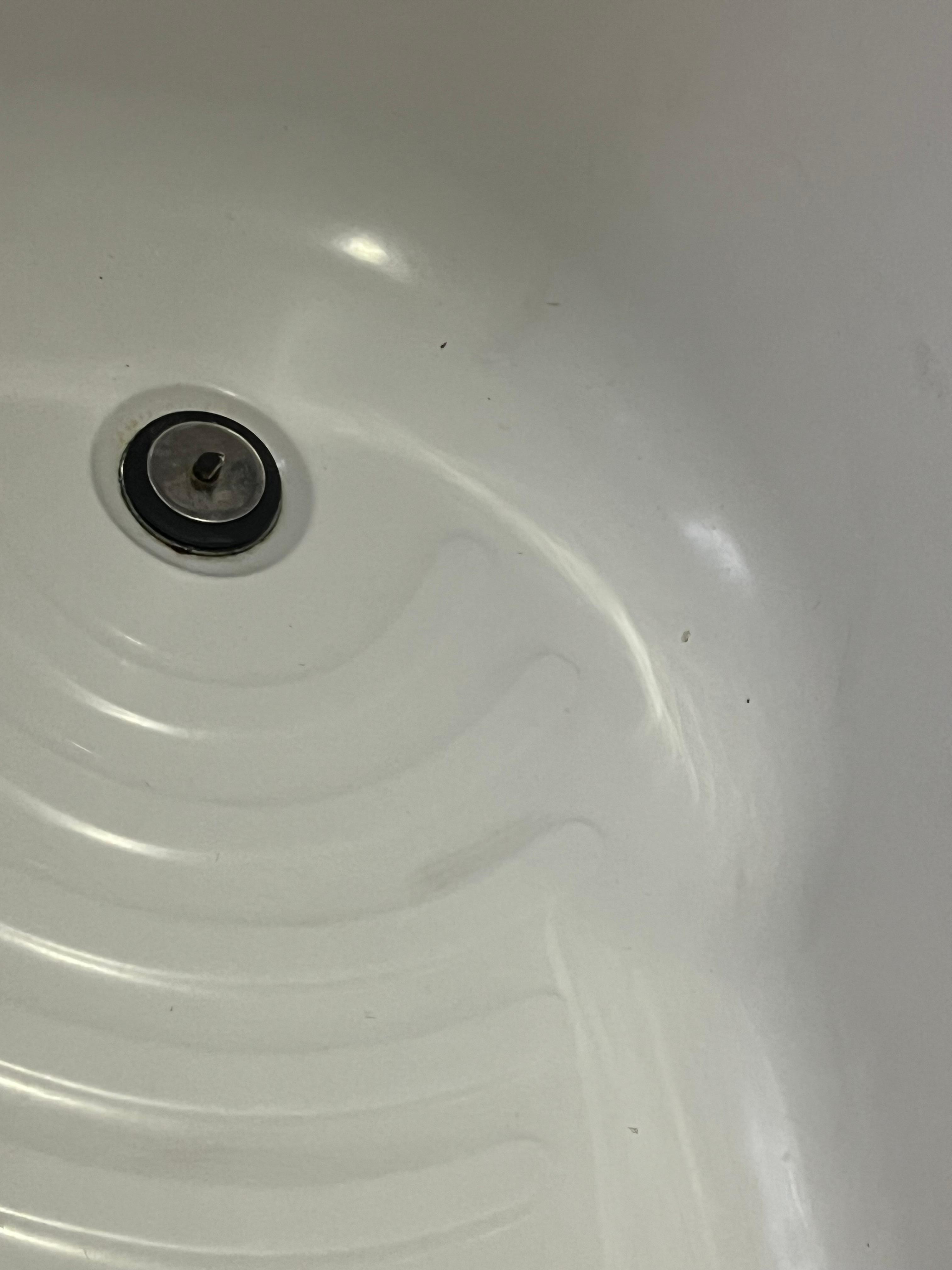 有浴缸但太污糟，不敢使用