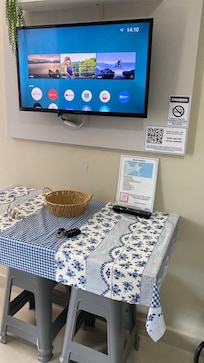 Televisor e mesa