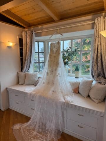 Perfect window with lots of light!