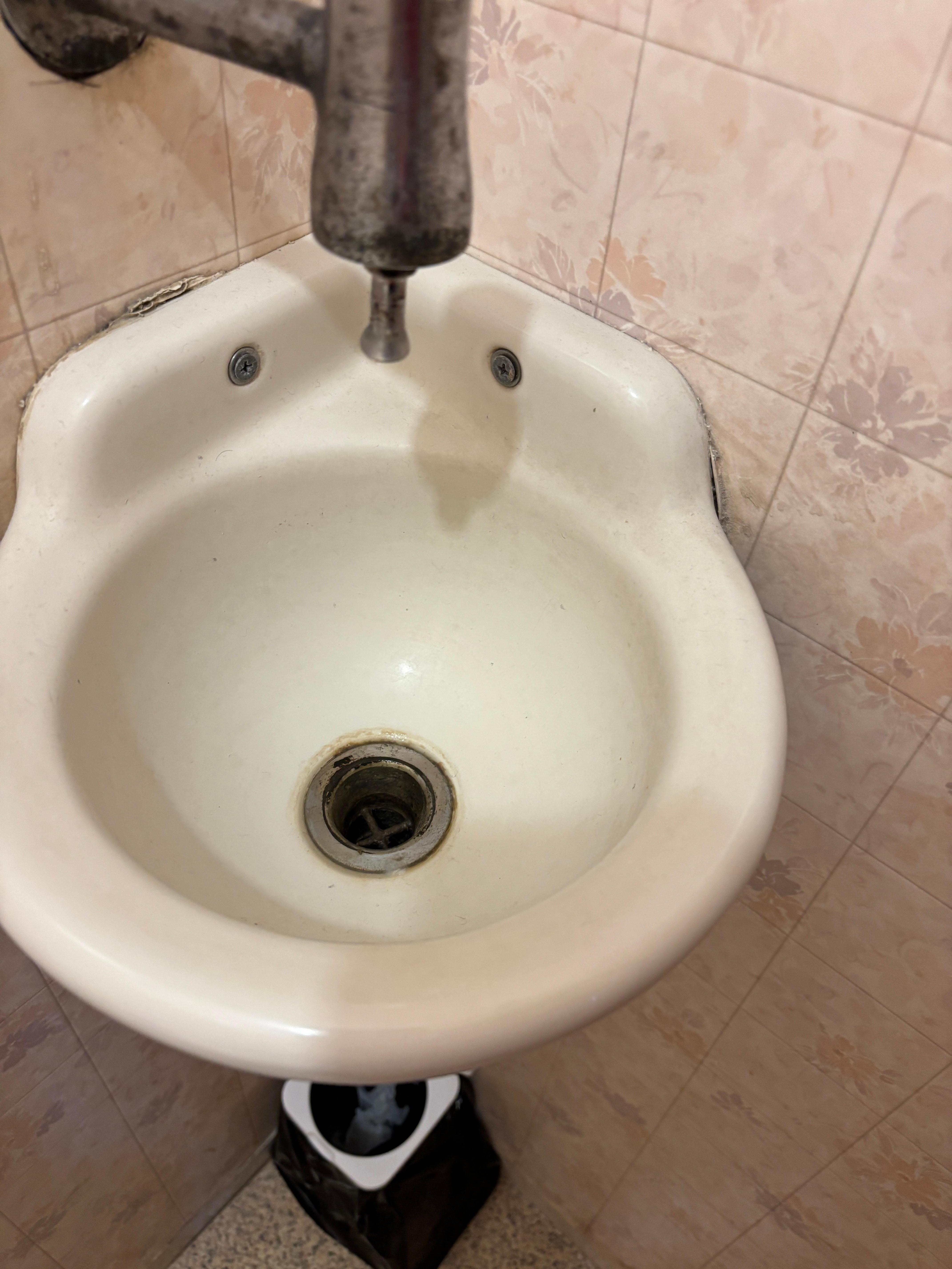 Dirty sink and fixture