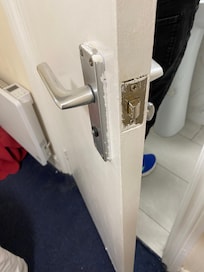 Dør kunne ikke lukke og heller ikke låse