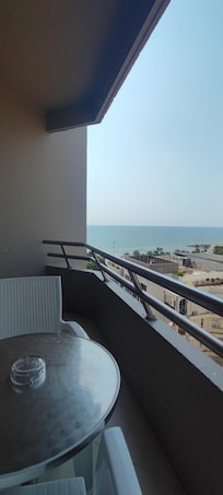 海に近いお部屋だと、もう少し視界がひらけるだろうが、充分オーシャンビュー満喫できます。