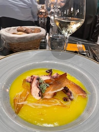 Octopus, grilled, with speck and a saffron potato puree.
Glass of ribolla gialla.