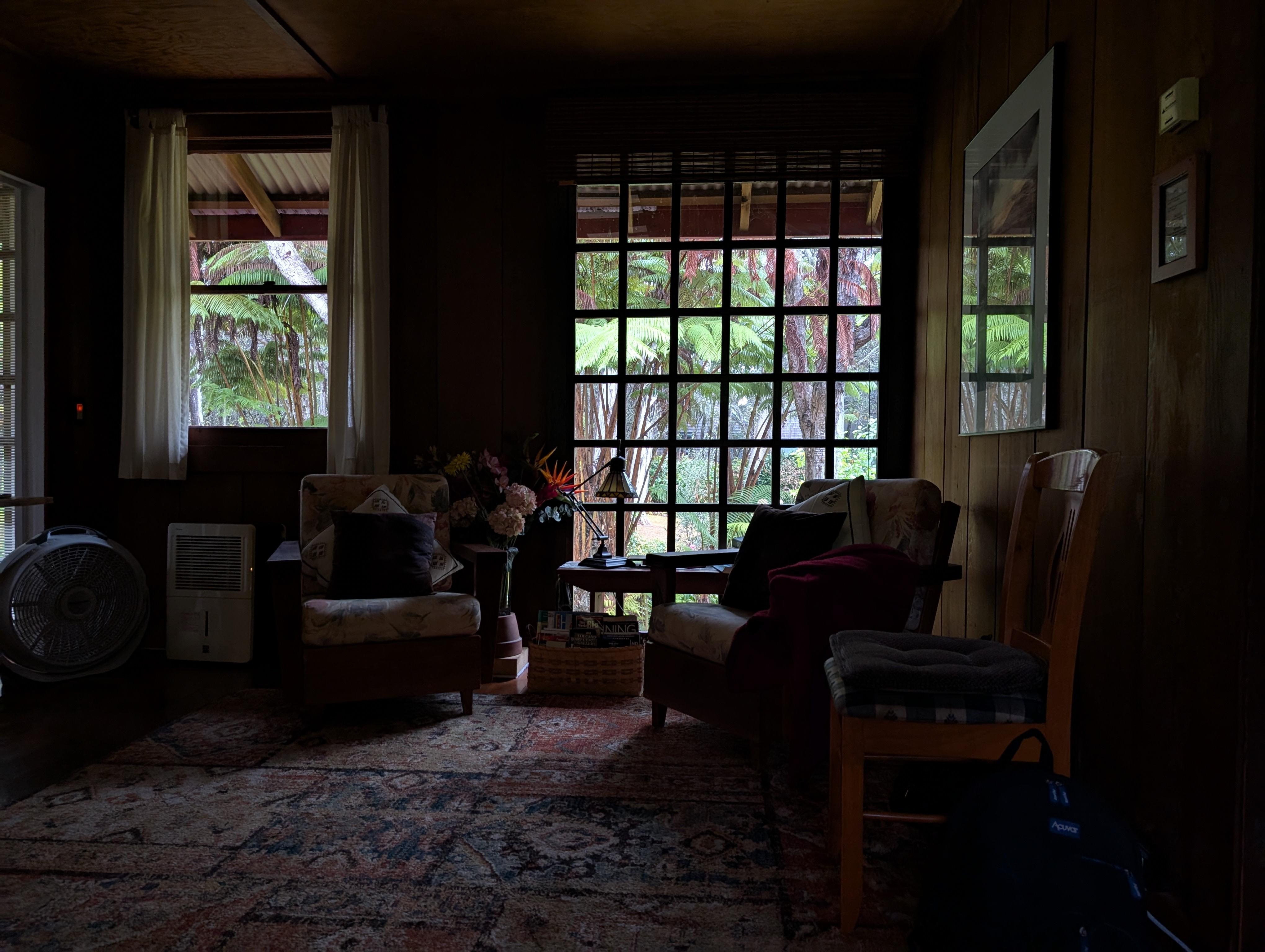 Front room, spacious and comfy.