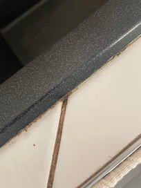 Die Fugen der Küche sahen leider überall so aus