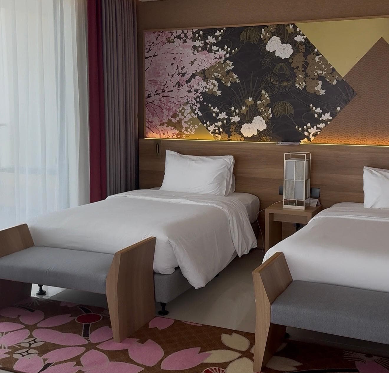 Bedroom 2 with 2 single beds 