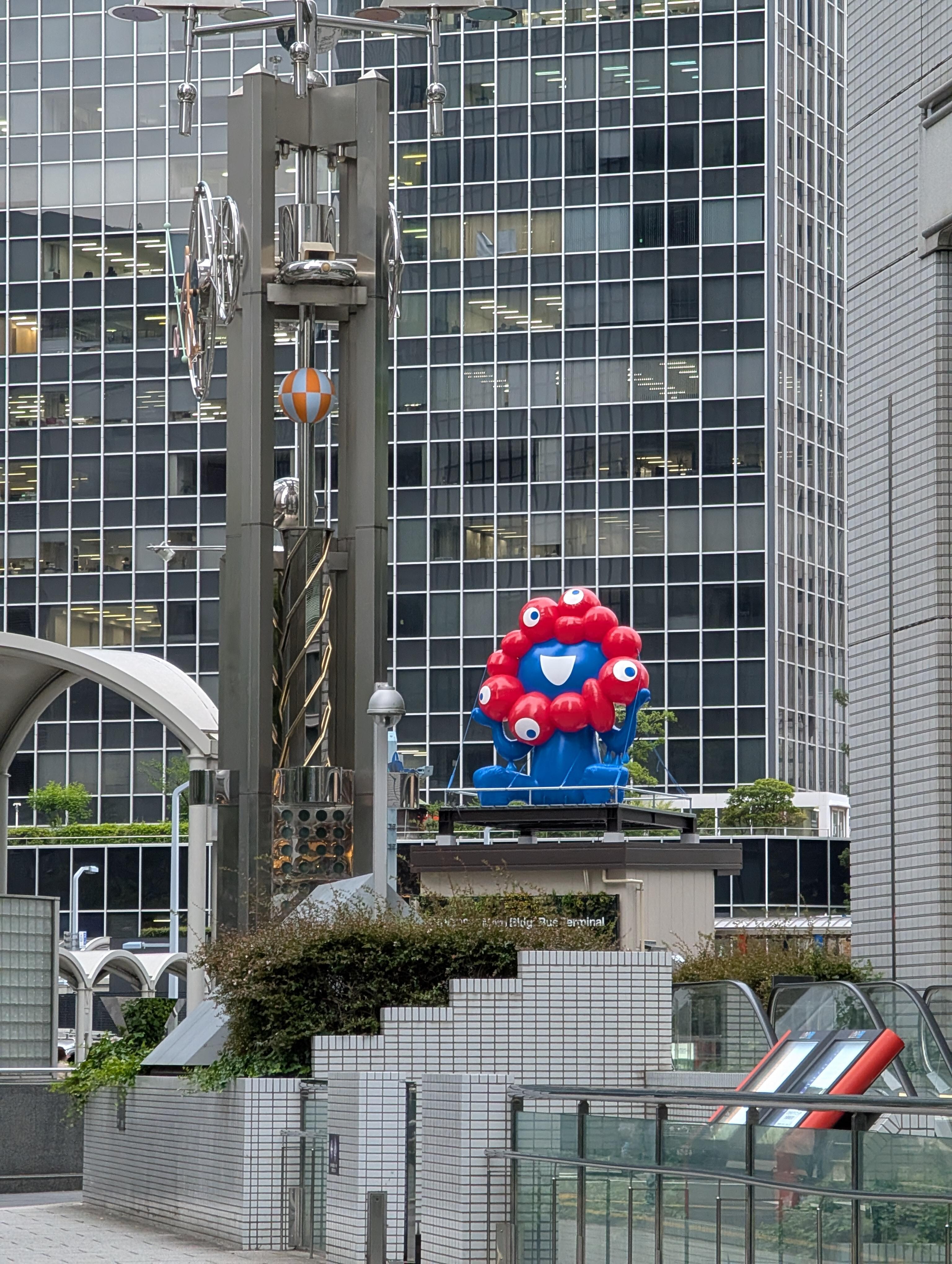ミャクミャクのオブジェを見つけてつい撮ってしまいました