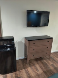 TV, microwave, refrigerator in room