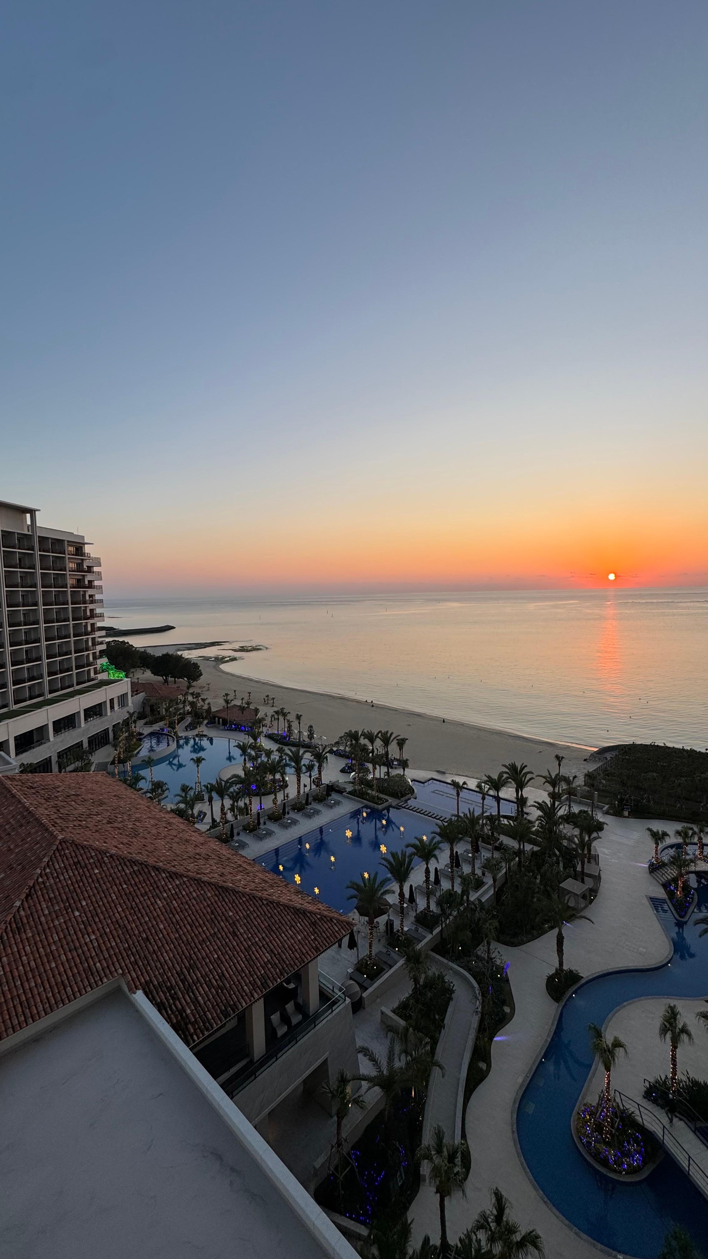 Beautiful sunsets everyday from every room 