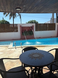 Vista do café da manhã de frente p/ piscina. Excelente!!!