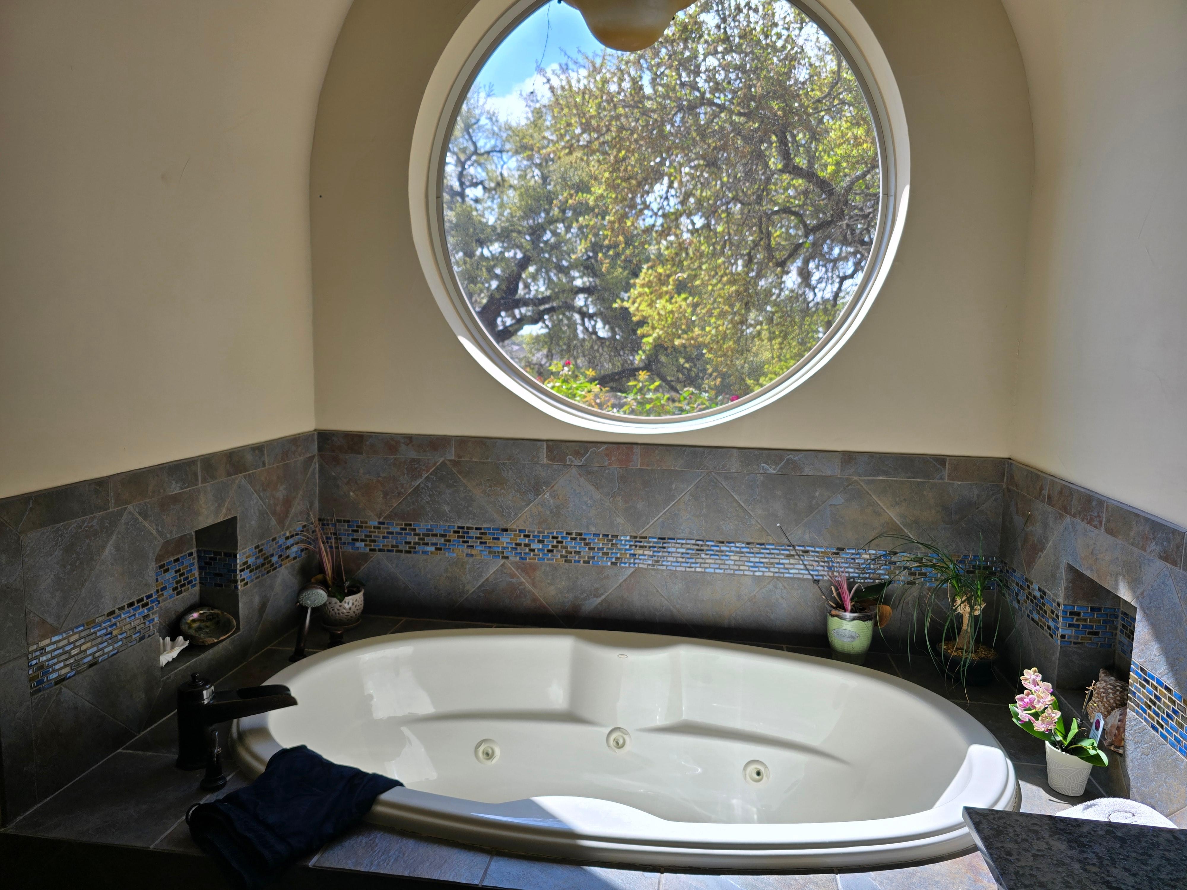 Master jetted deep soaker tub