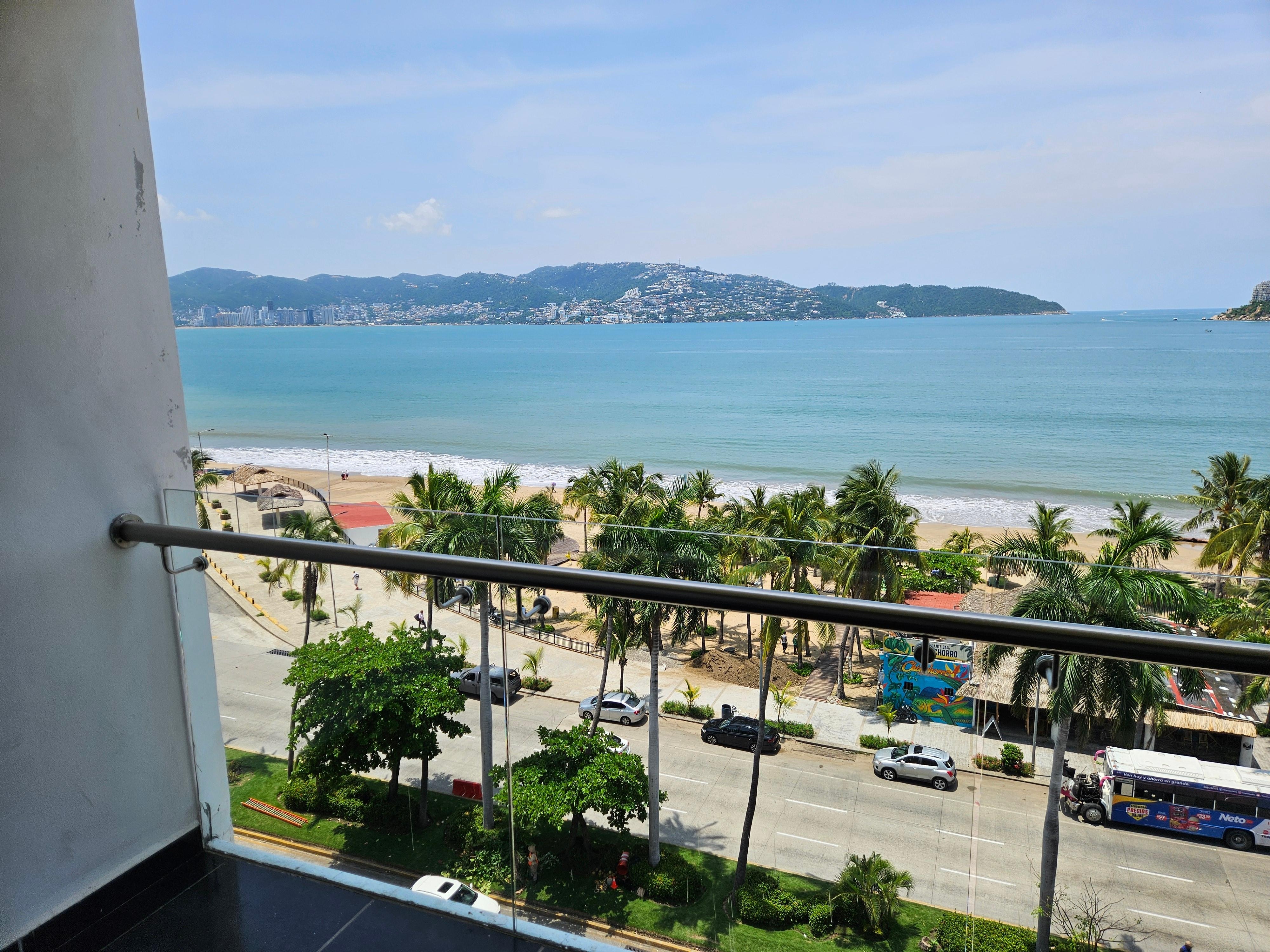 Tiene bonita vista al mar.