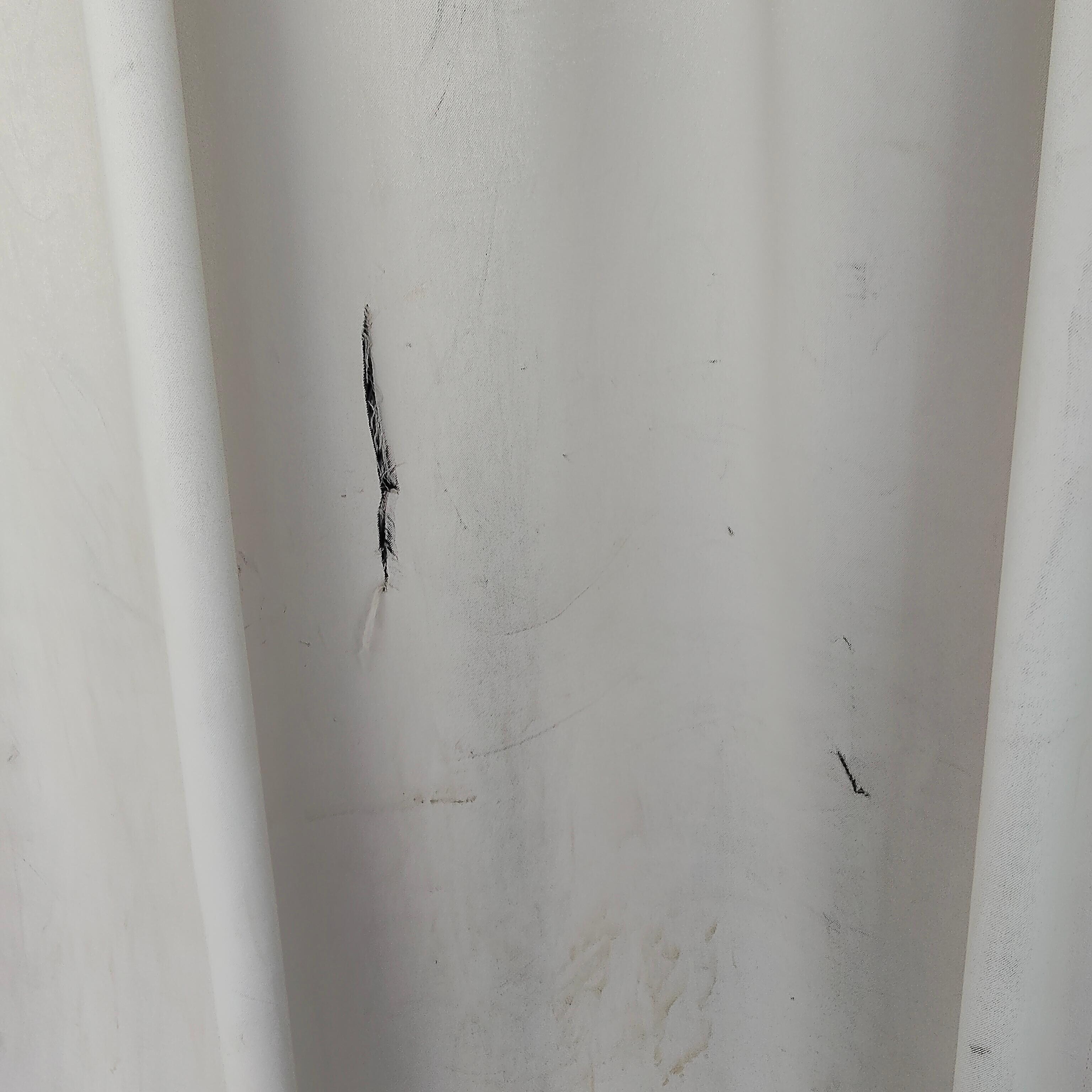 Las cortinas rotas