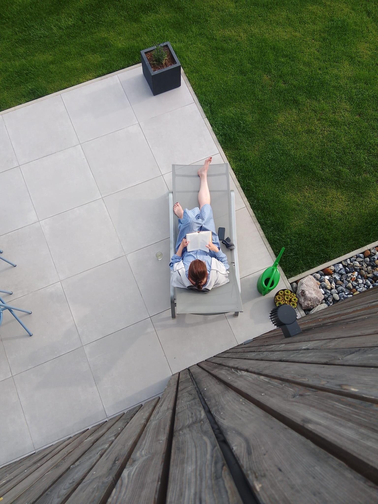 Die Terrasse unten...