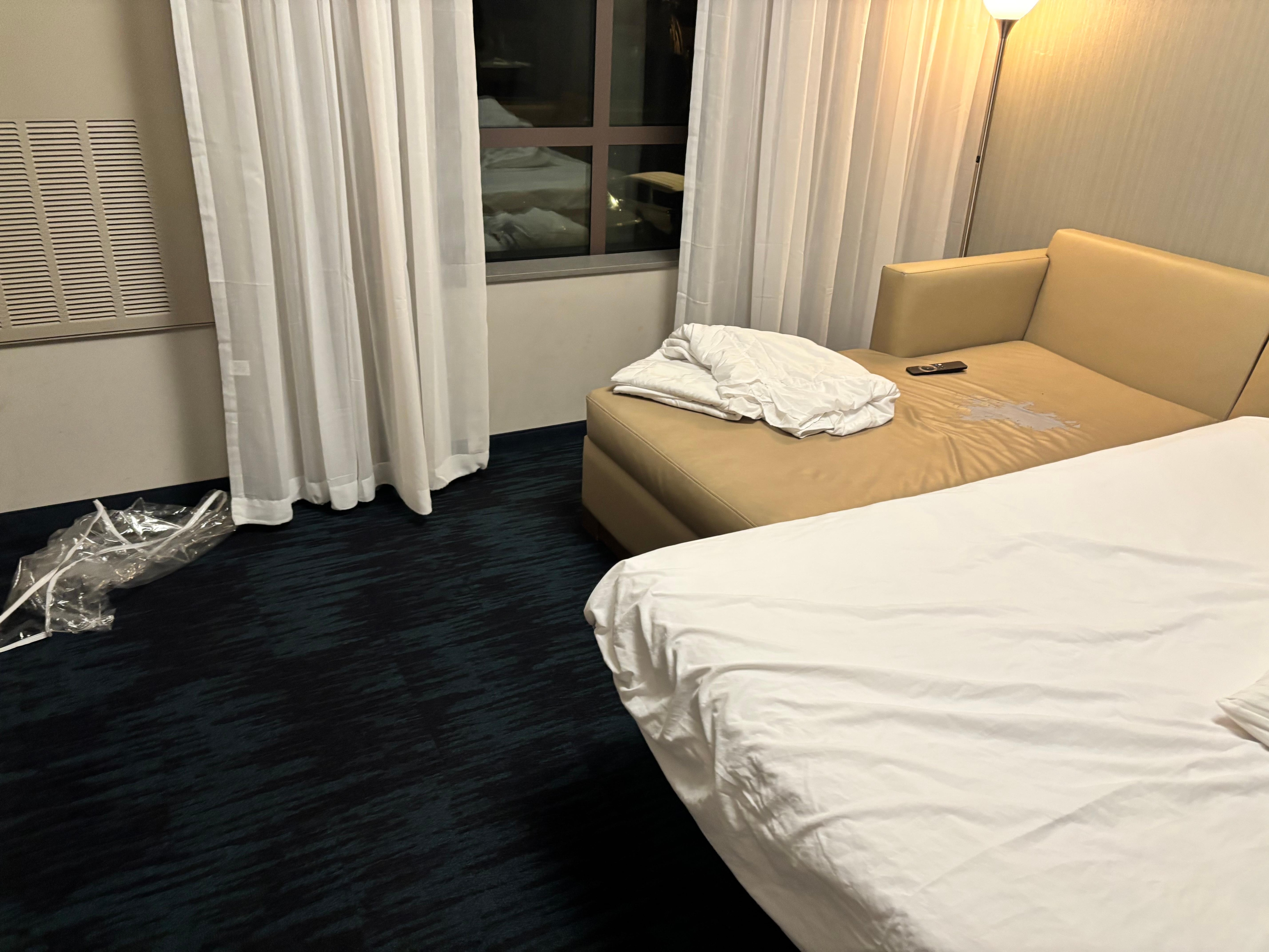 Así dejan la habitación “los días que le toca limpieza”