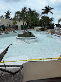 Closed pool
