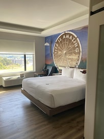 Nice walls and floors , loved the auto window shades