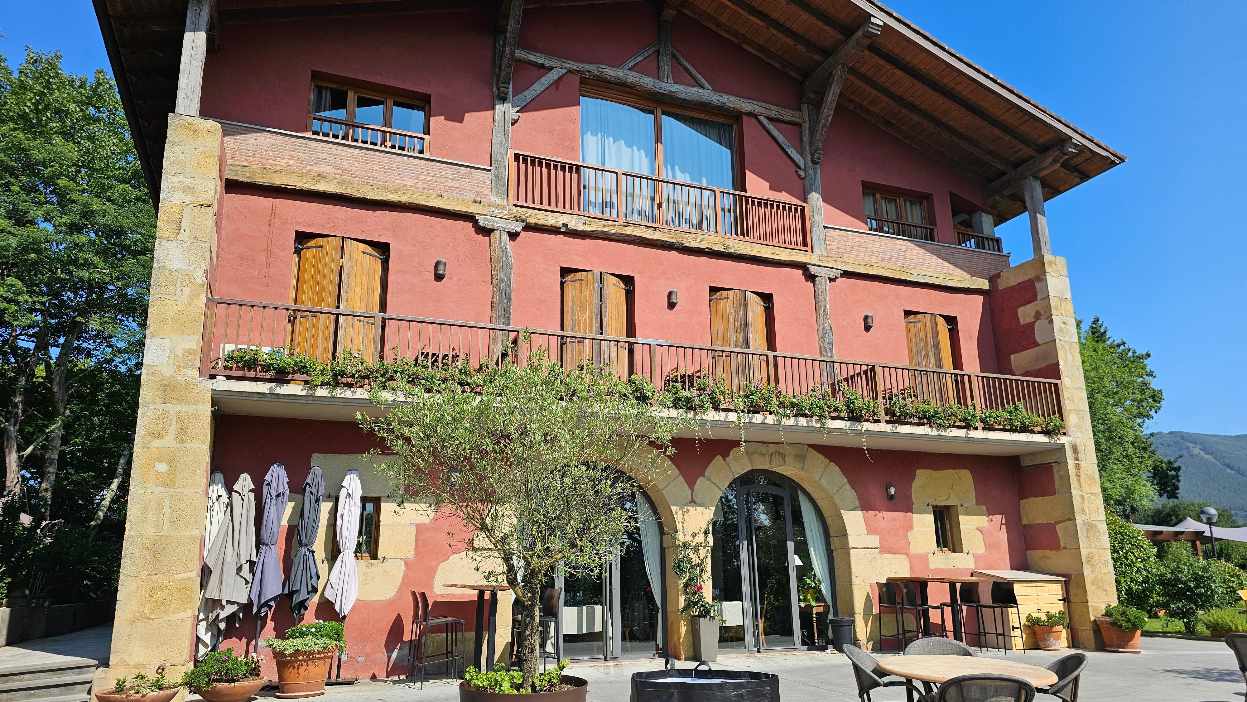 Jolie bâtisse imposante 