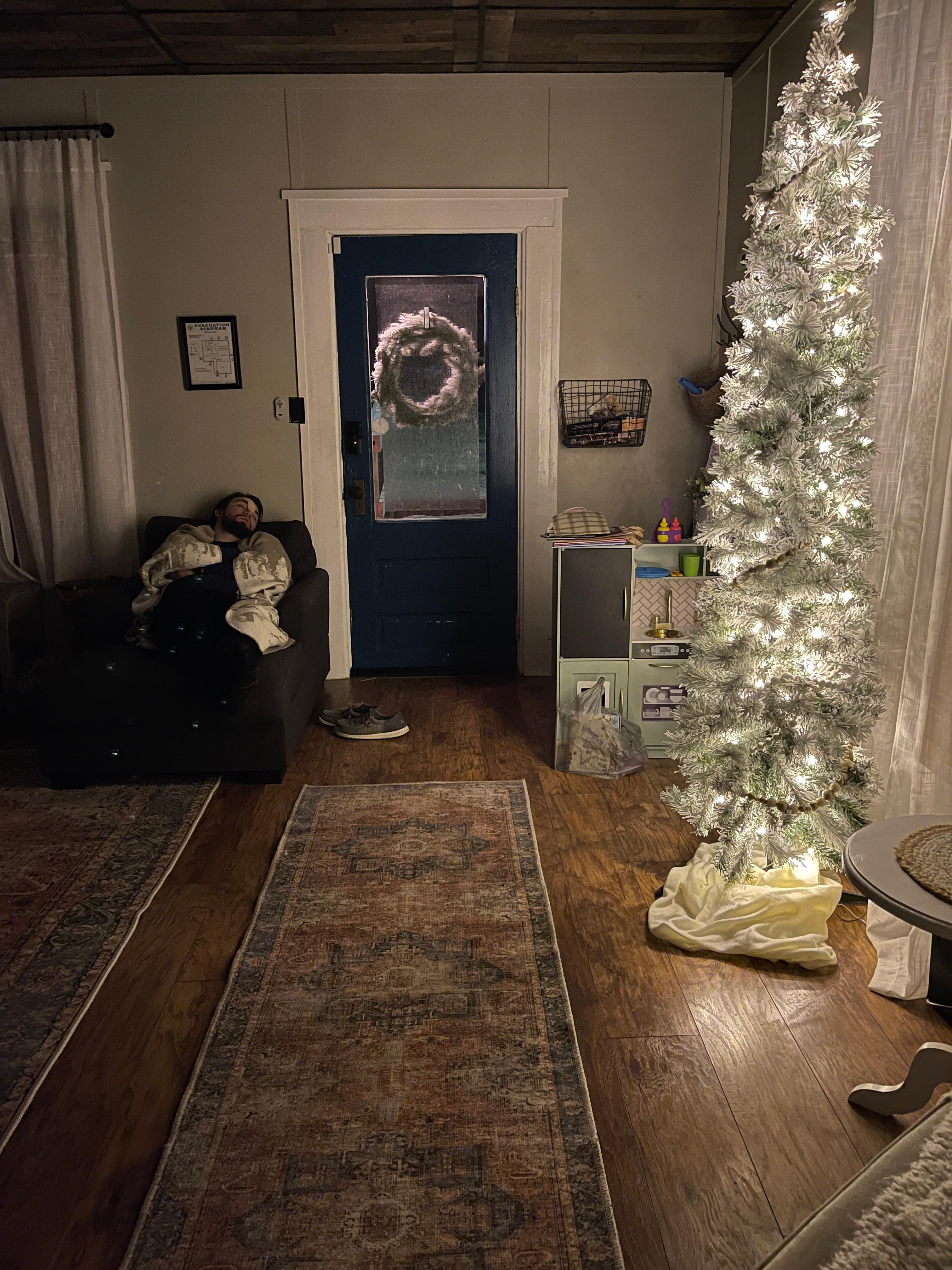 The house had beautiful decorations which gave it a feel of home.