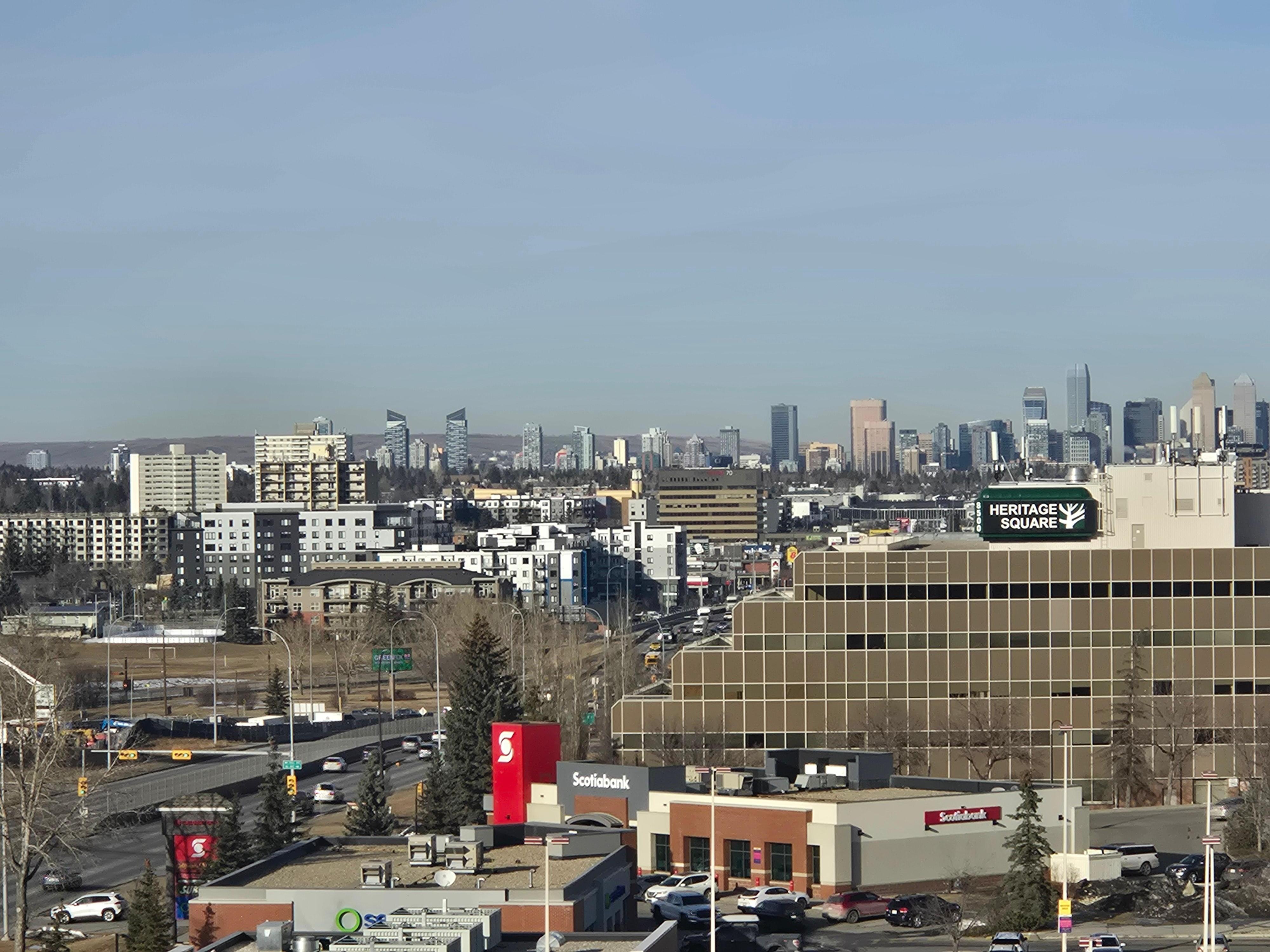 This is the mountain view that Expedia sold me lol. Clearly no mountains on a clear blue day. I wish Expedia didnt lie because this was a reason I booked this hotel. 