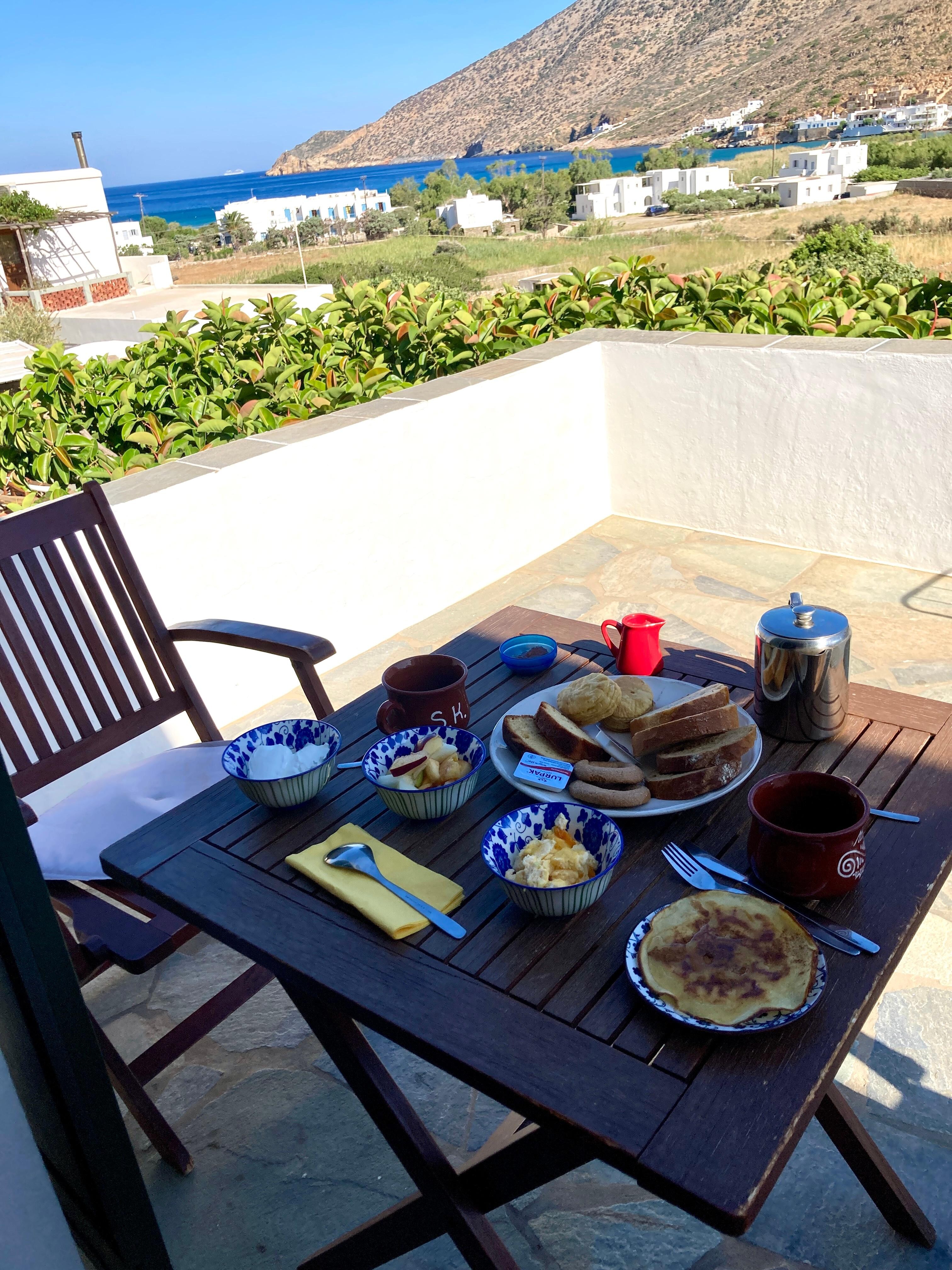 En av de läckra frukostarna, på vår egen terass