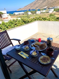 En av de läckra frukostarna, på vår egen terass