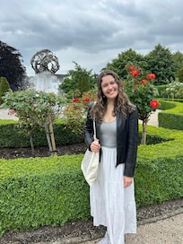 The rose garden and fountain