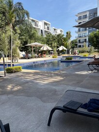 Amazing pool, watch out for the last step, it’s quite a drop