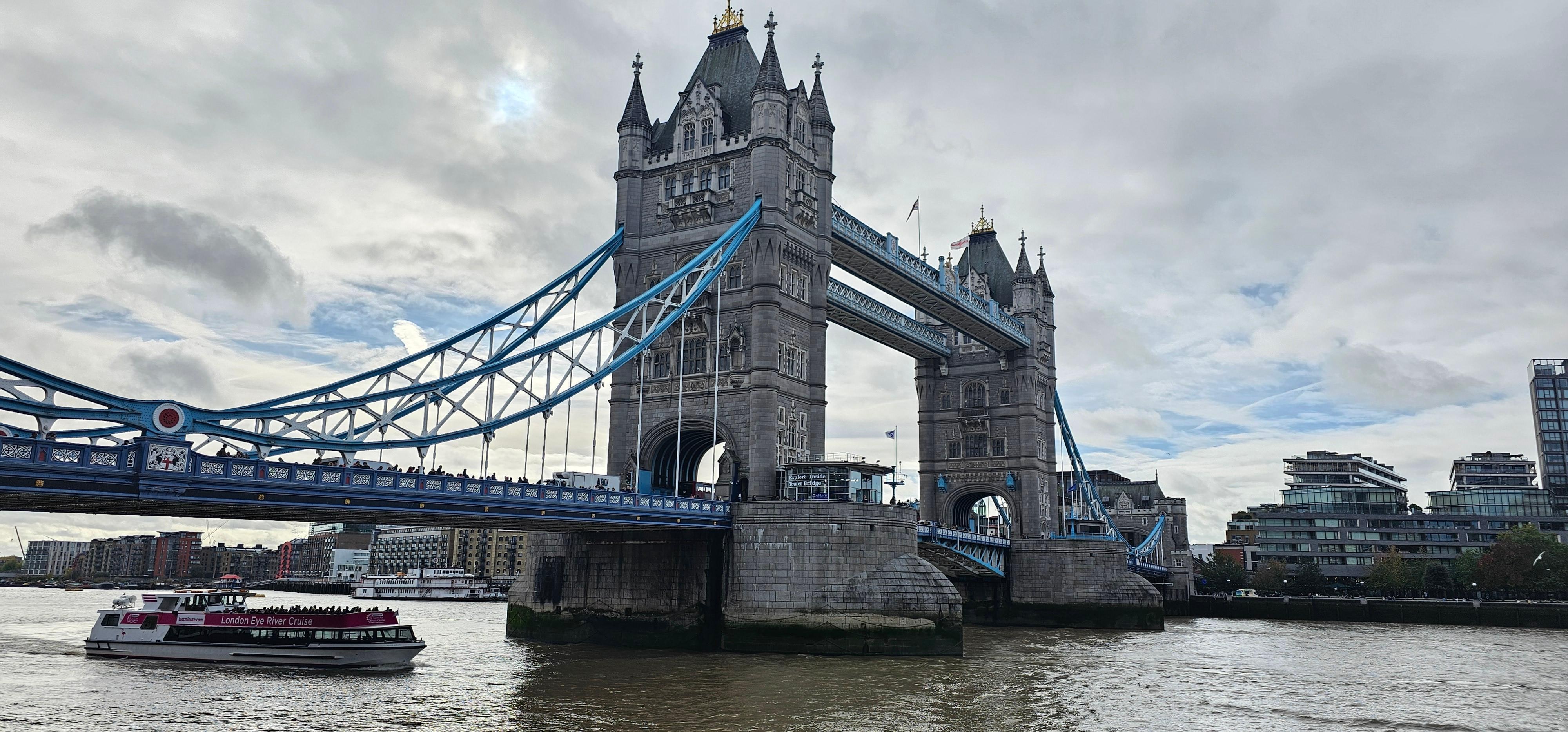 Die Tower Bridge ist fußläufig erreichbar.
