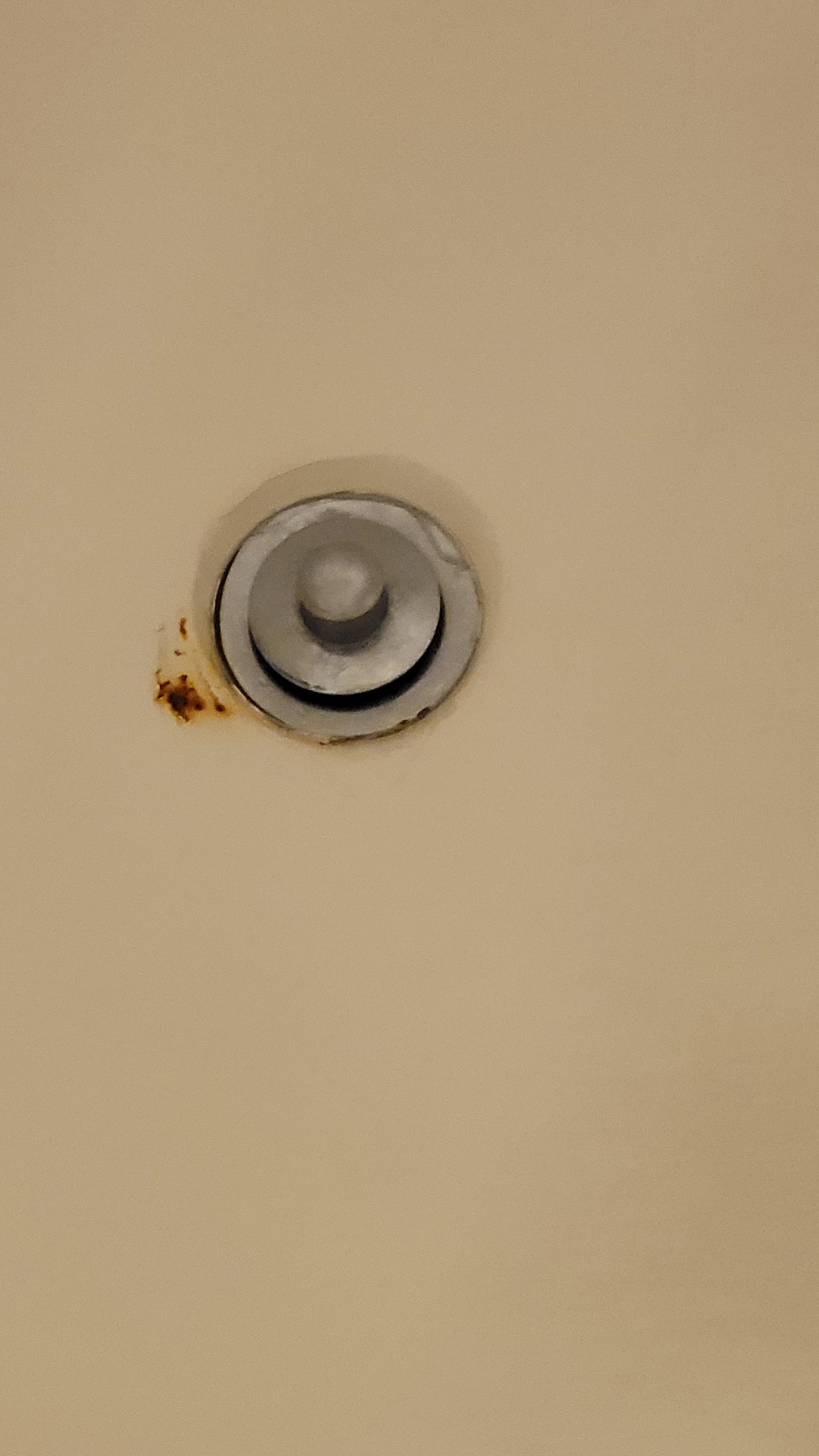 Rust on tub don't lighting too poor to see dirt embedded in tub but I don't think the tub can be cleaned.