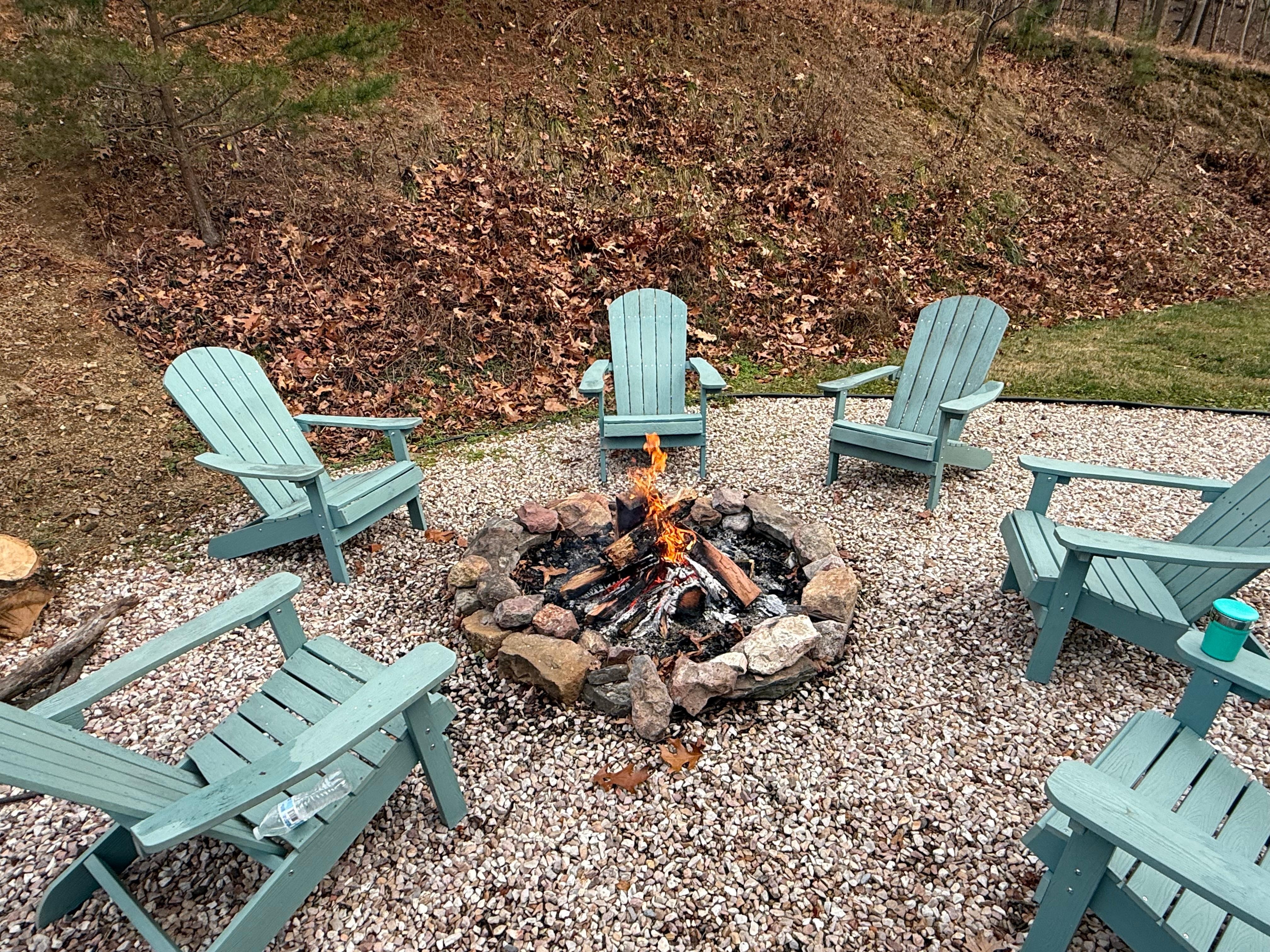 Outdoor fire pit