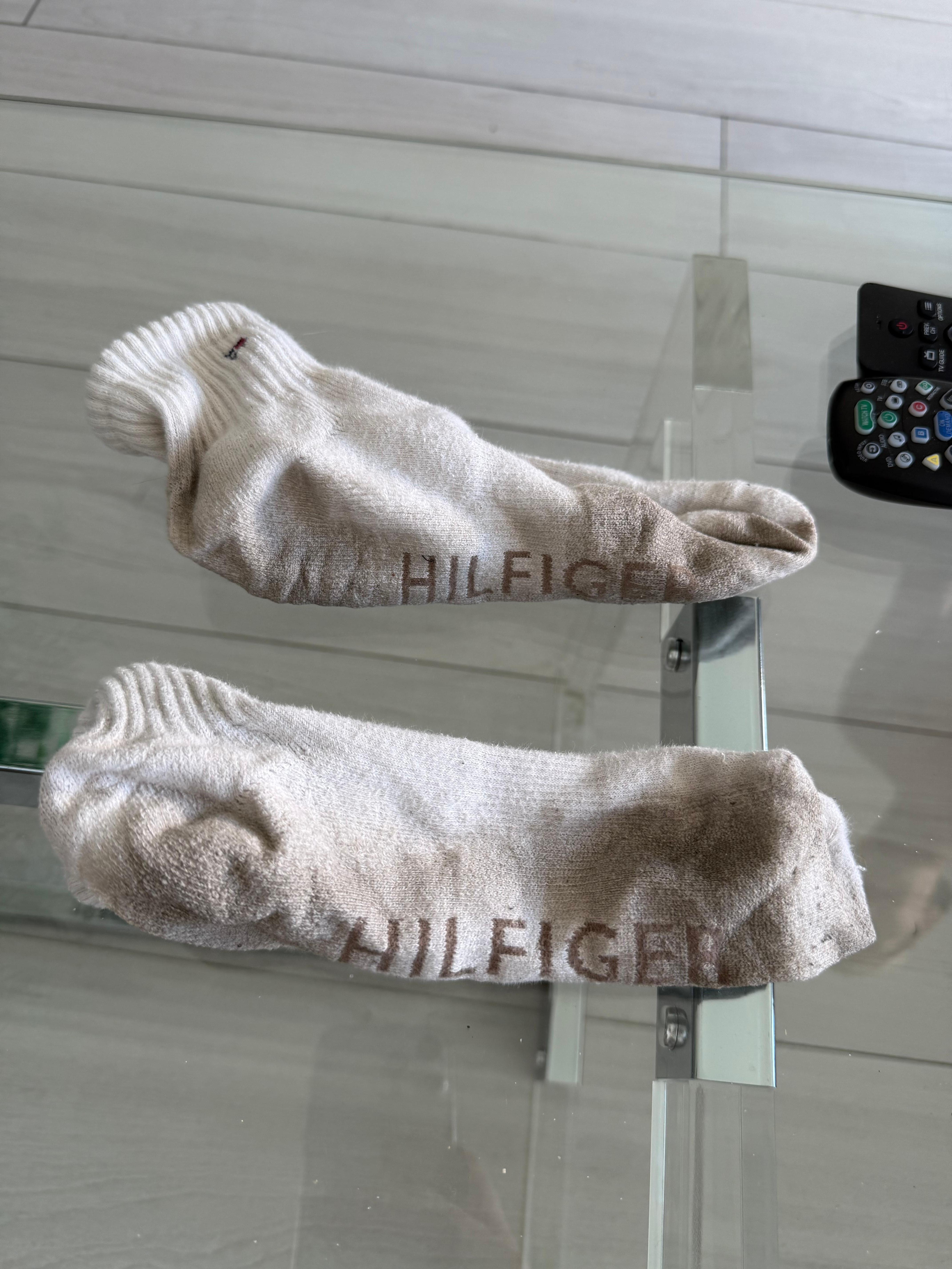 White socks that turned dark after a few minutes of walking on the floors