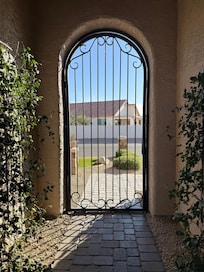 Private entrance - hosts used a side gate during our stay.