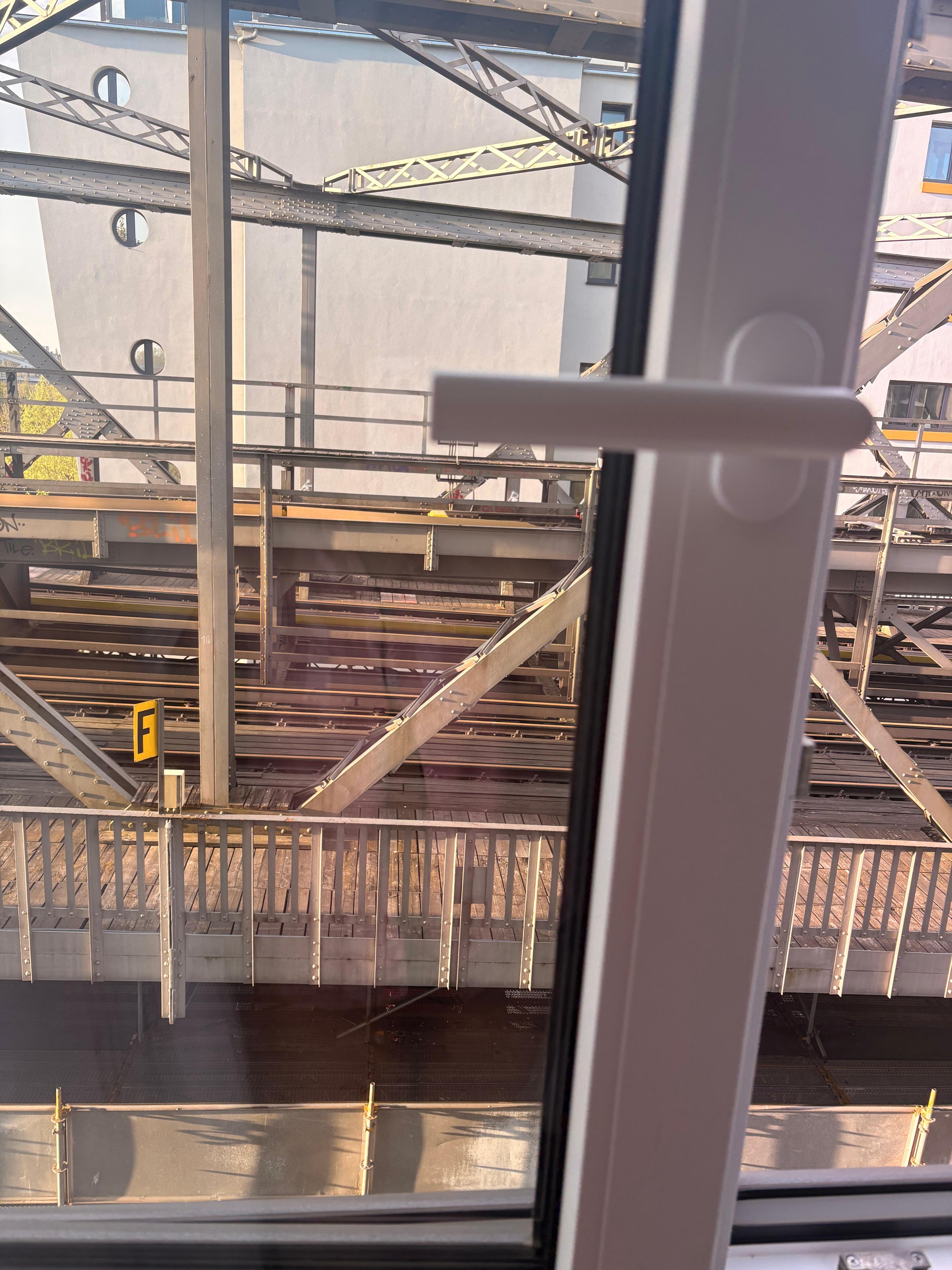 Direkt die Gleise am Zimmer 