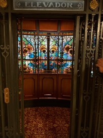 Vintage elevator. You can only use it with staff help but it is still nice