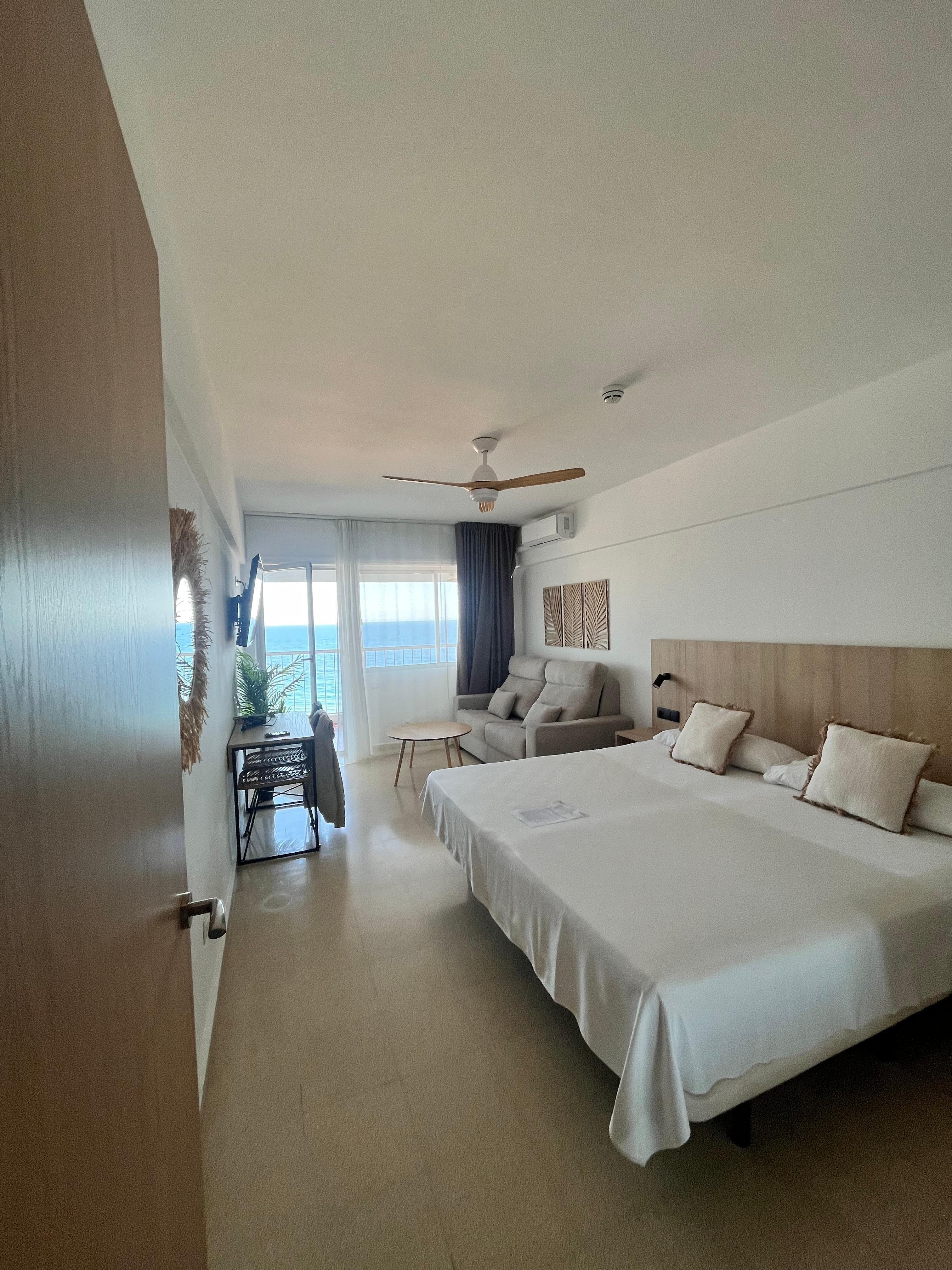 Bedroom & lounge (and Seaview)