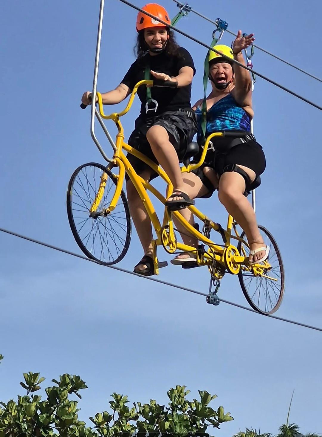 Zip line, lo que más disfrutaron mis 2 invitadas