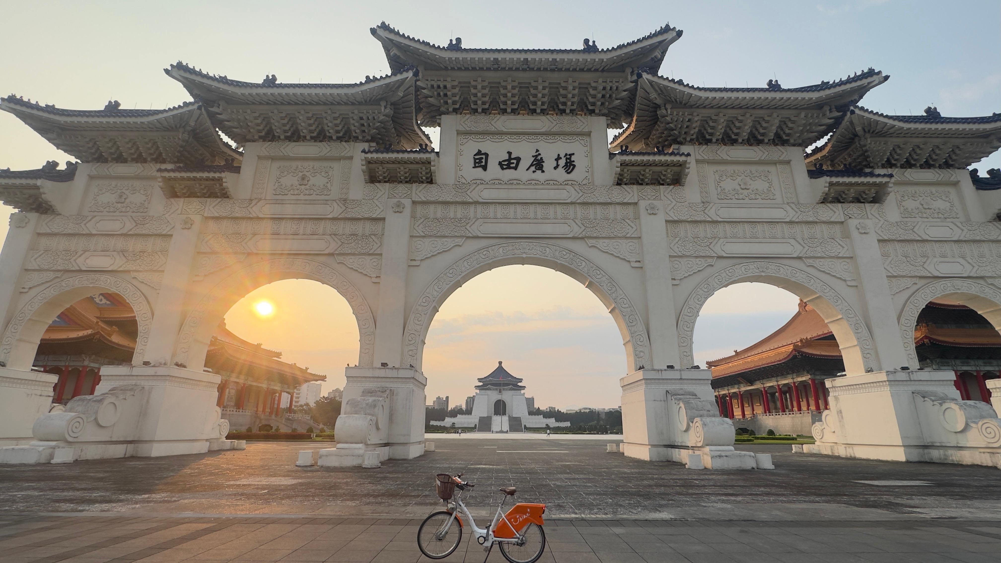 A short bike ride to CKS memorial 