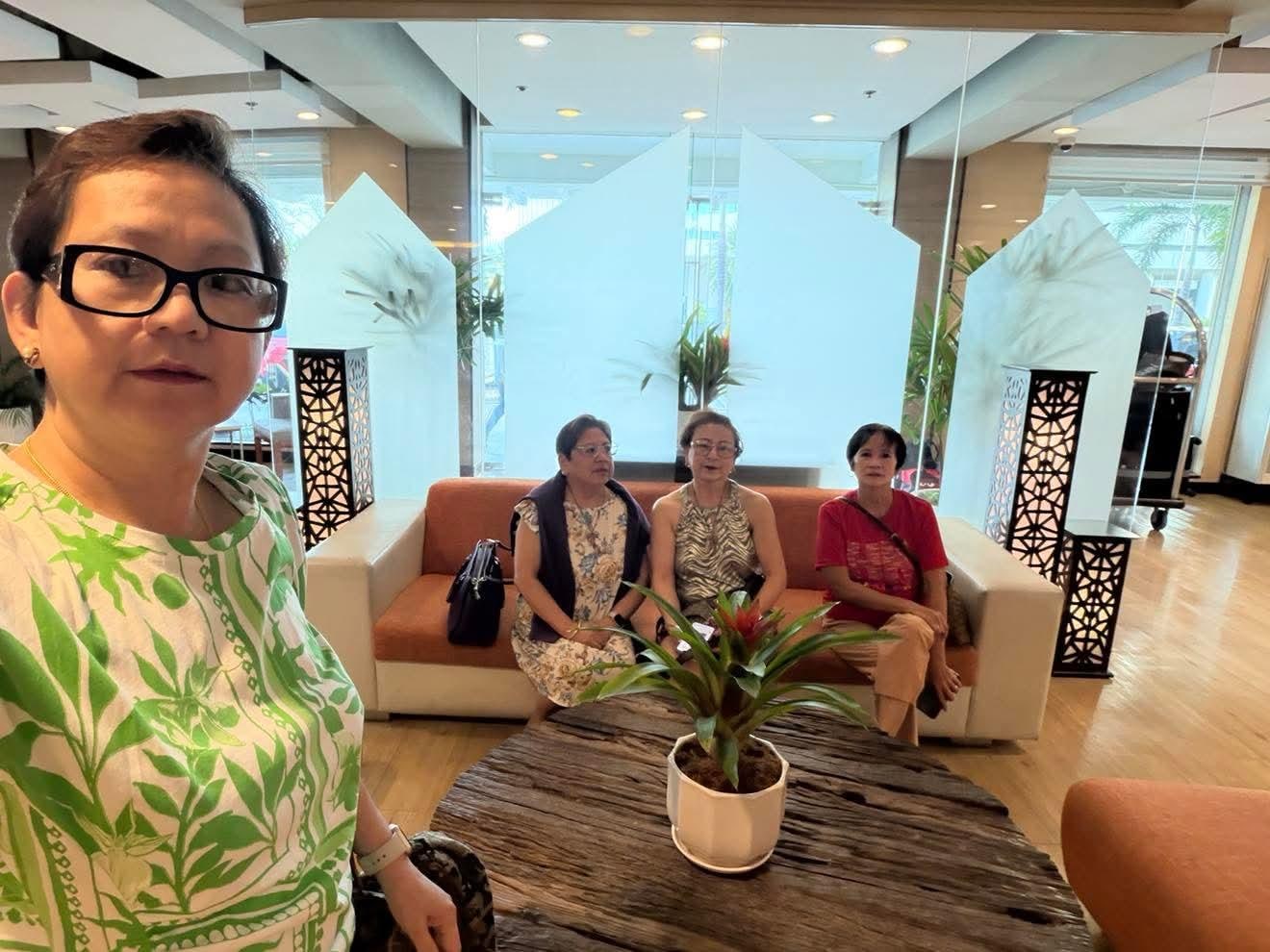 Spacious receiving area! 