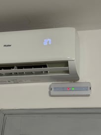 Aircondition not working, took photo at 27dgC, but got up to 30dgs in the night. Impossible to sleep and no fan available!