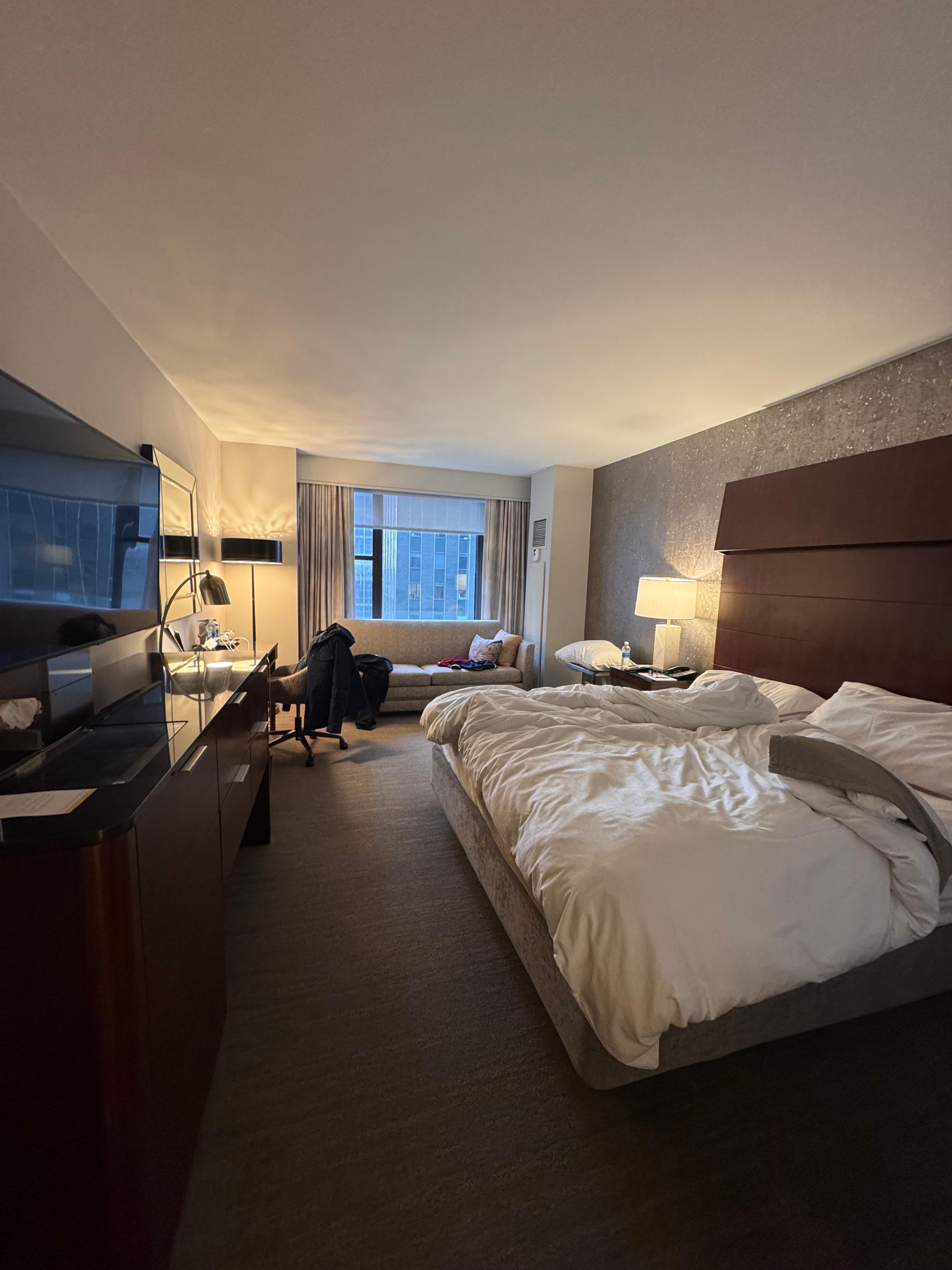 Sehr großes Zimmer 