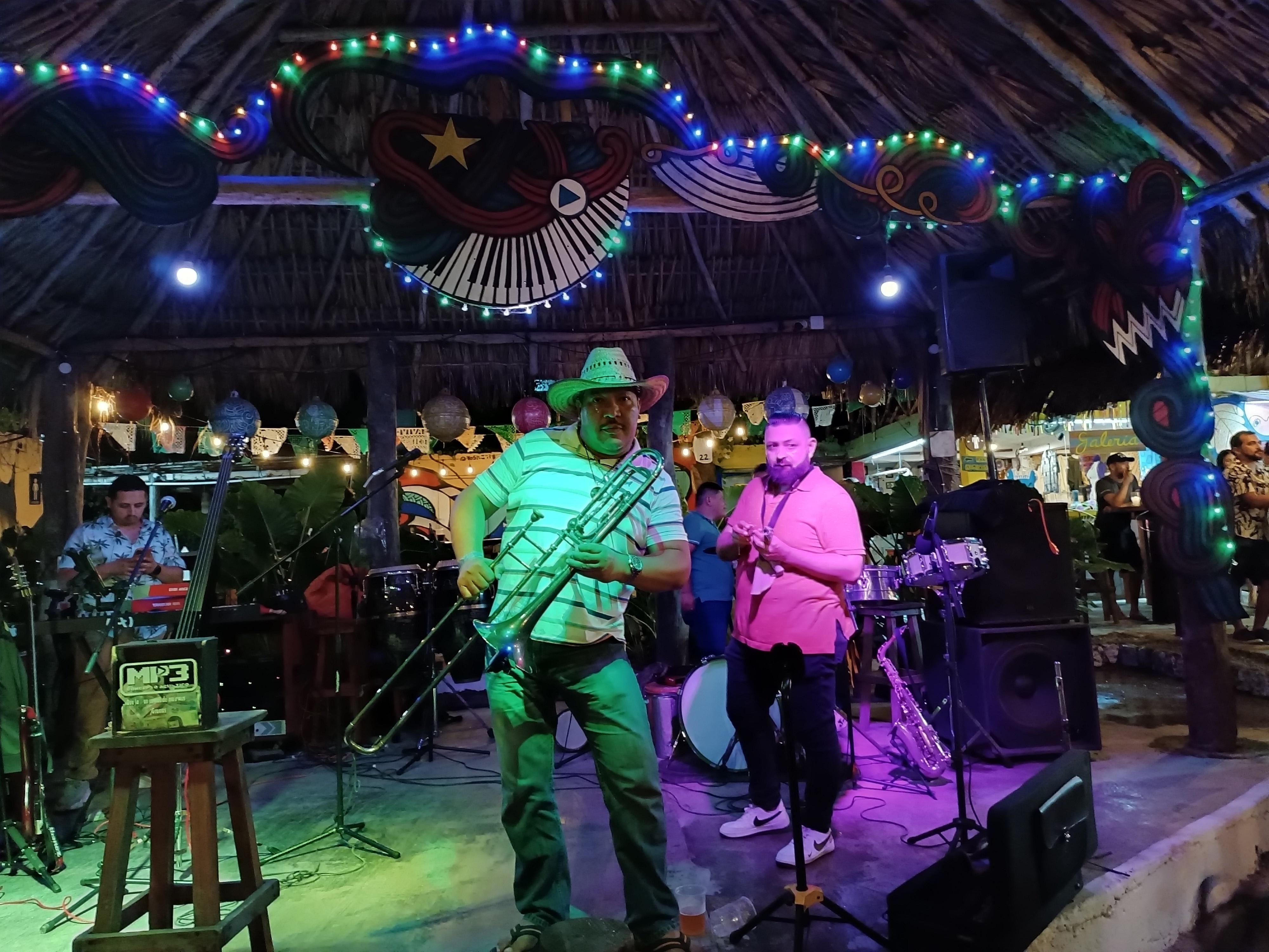 bar la catrina bacalar