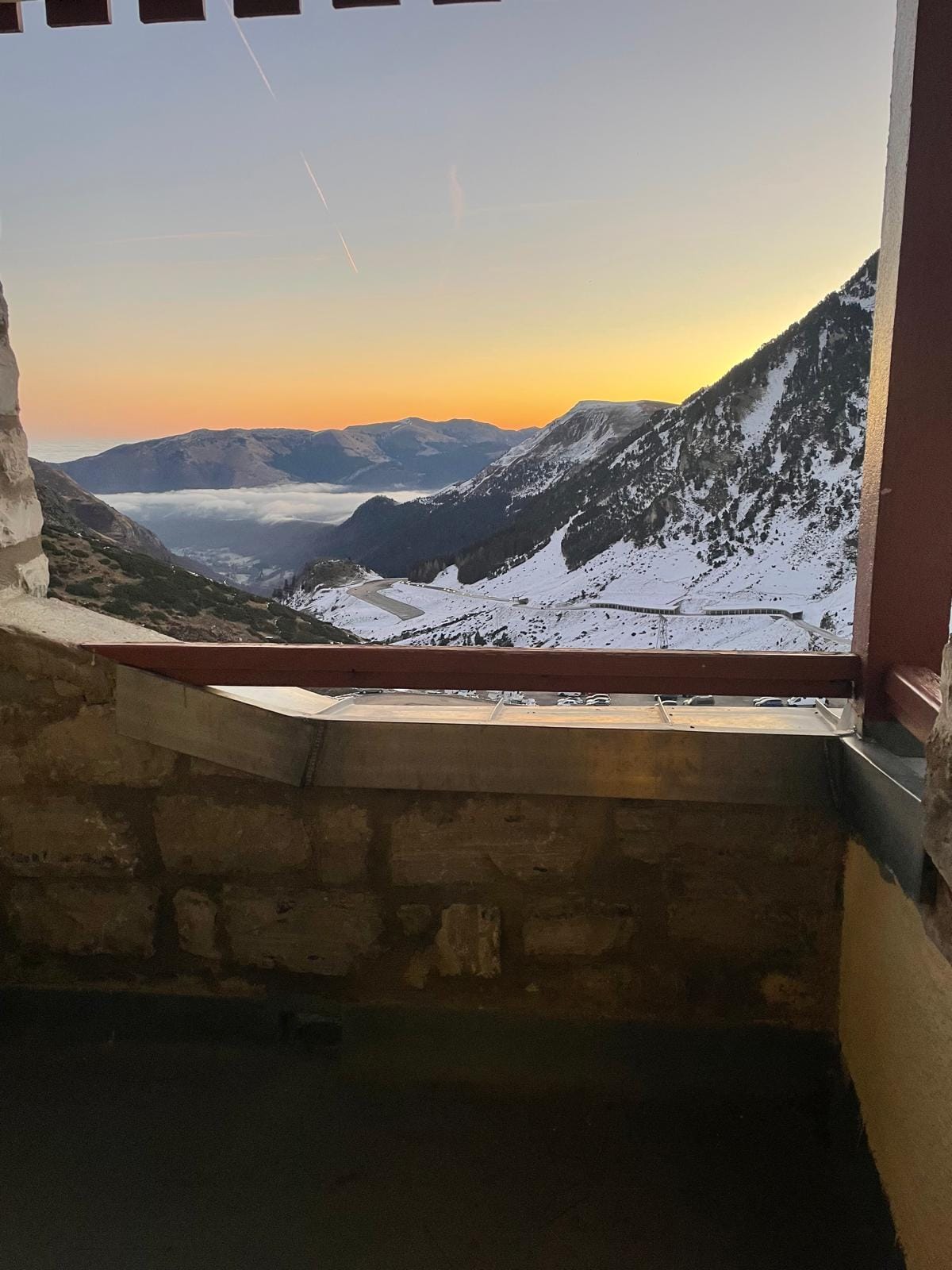 Vue du balcon au levé du Soleil 