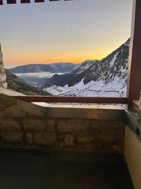 Vue du balcon au levé du Soleil