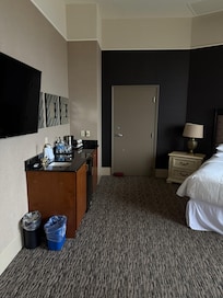 Large bed, plenty of space