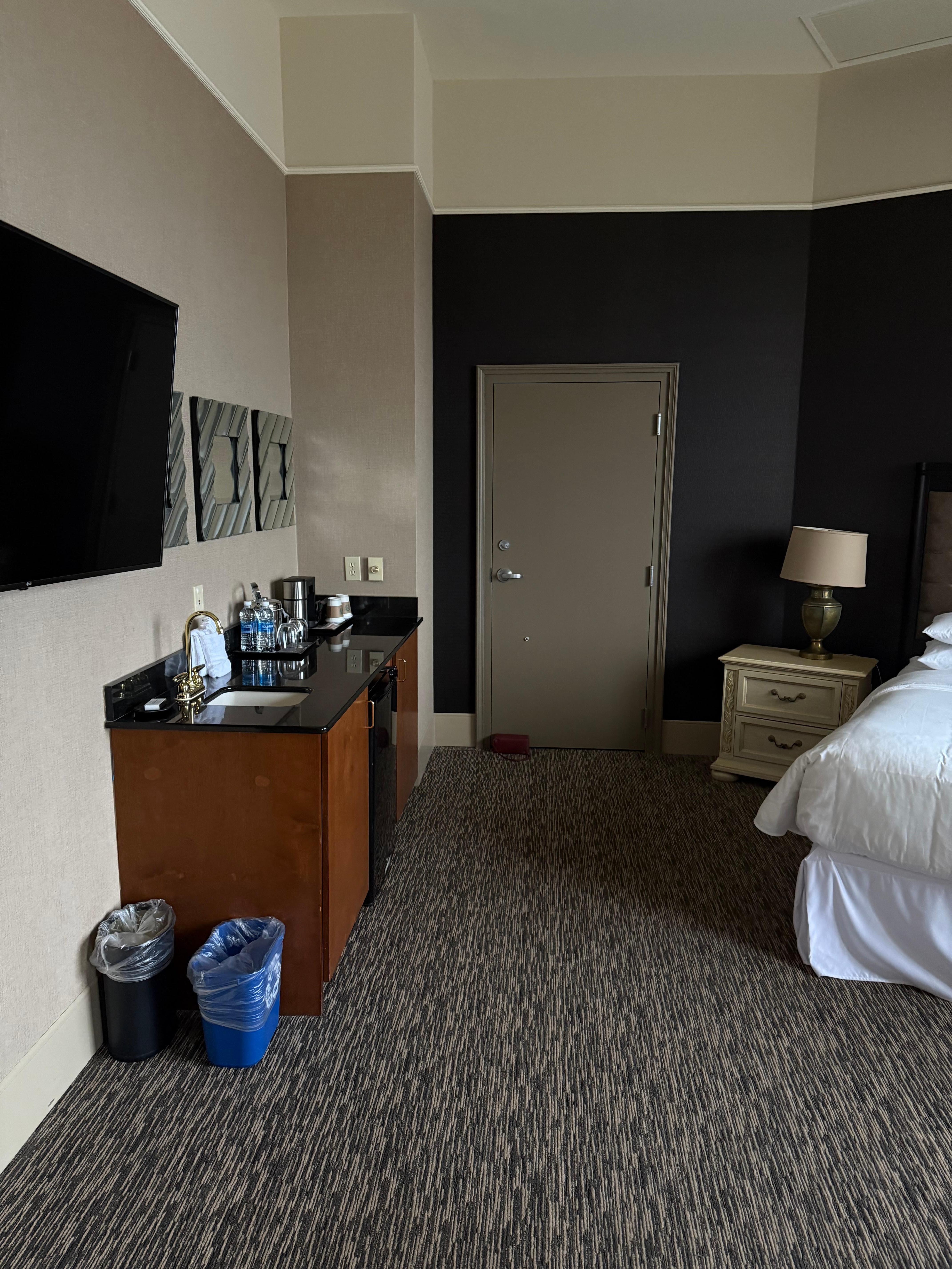Large bed, plenty of space